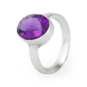 Silberring mit Edelstein Silberring mit violettem Edelstein